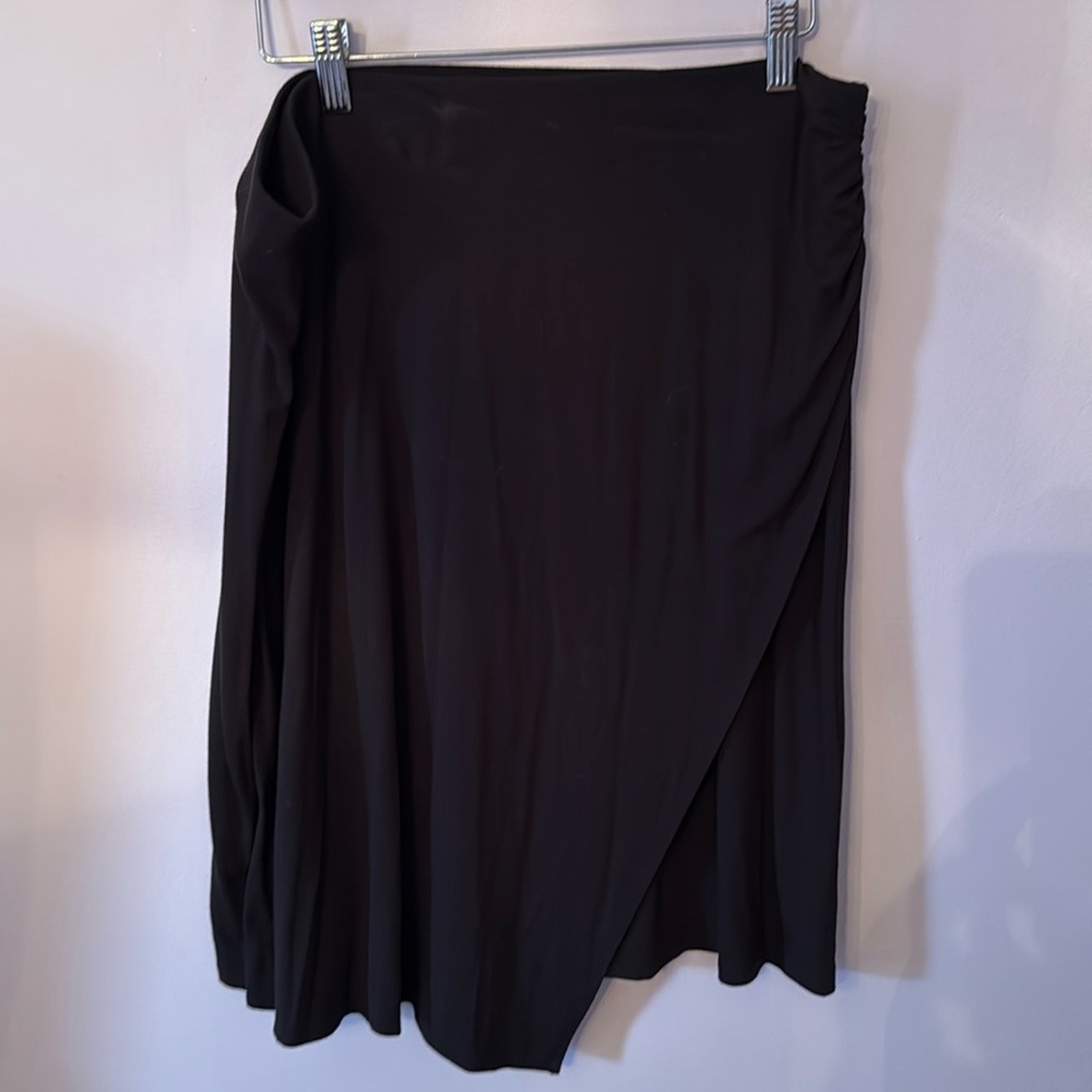 Tommy Bahamas black skirt size M-L. Super soft Closet Clear Out Sale! ❤️✨💎